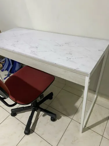 Mesa com cadeira giratória ótimo estado