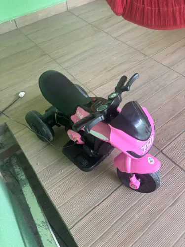 Moto elétrica infantil 