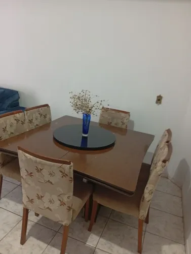 Mesa com 6 cadeiras