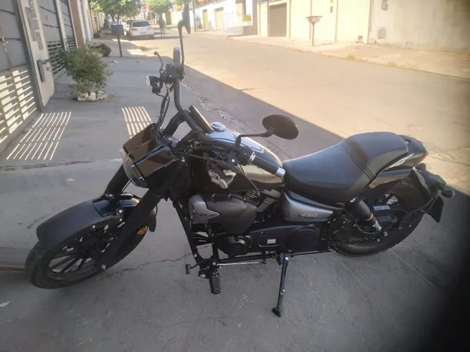 Vende-se!(aceito proposta em dinheiro)Shineray titanium 250 ano 2025 com seminova.