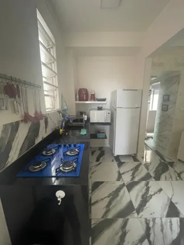 1 dorm. completo ao lado da igreja do Embaré tem tudo