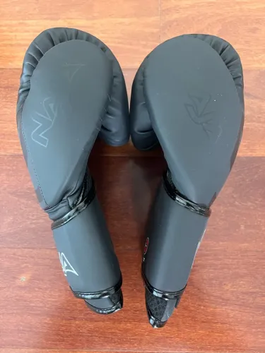 Luvas Naja 14 oz ? praticamente novas!