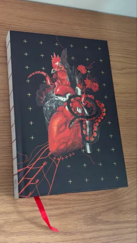 Livro Coração Satânico ed. Darkside