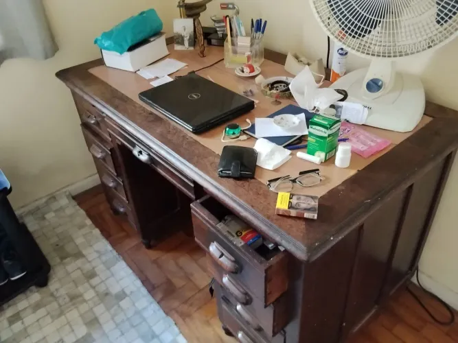 Escrivaninha antiga 9 gavetas 