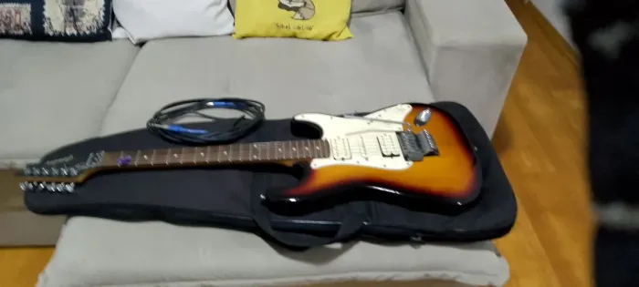 Guitarra Condor CG250 Regulada em perfeito estado + Cabo + Bag