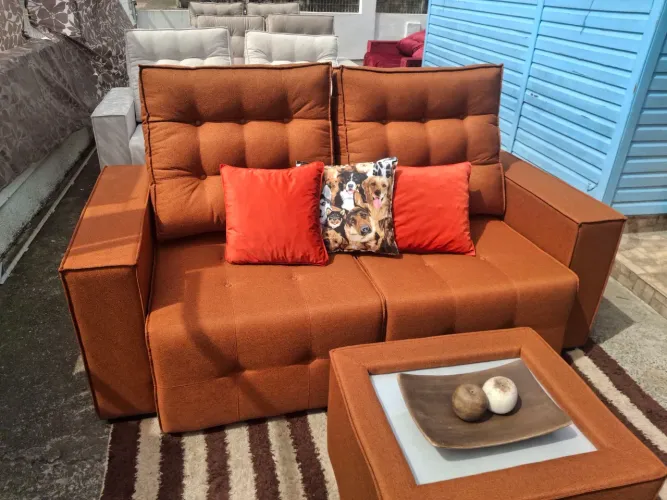 Modulo de sofás e mesa centro com vidrio