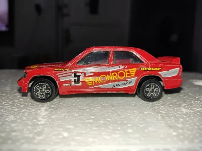 Miniatura Mercedes 190e Bburago 1/43 Vermelho
