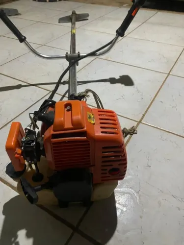 Roçadeira pronta pra trabalha 