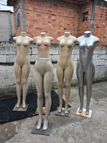Maniquim com apoio