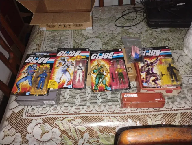 Vendo uma coleção de bonecos dos comandos em açao da marca Hasbro