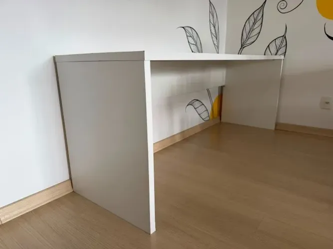 mesa com armário móvel em MDF