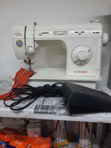 Máquina de costurar elétrica 
