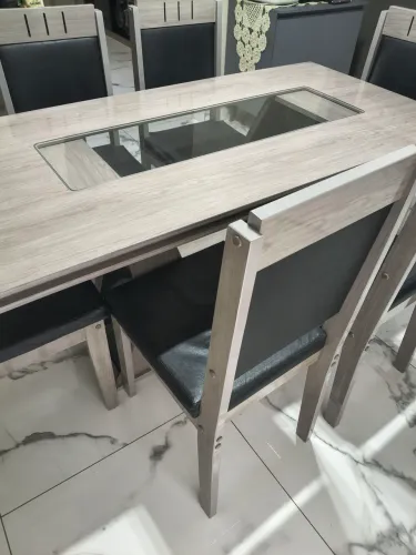Mesa com 6 cadeiras