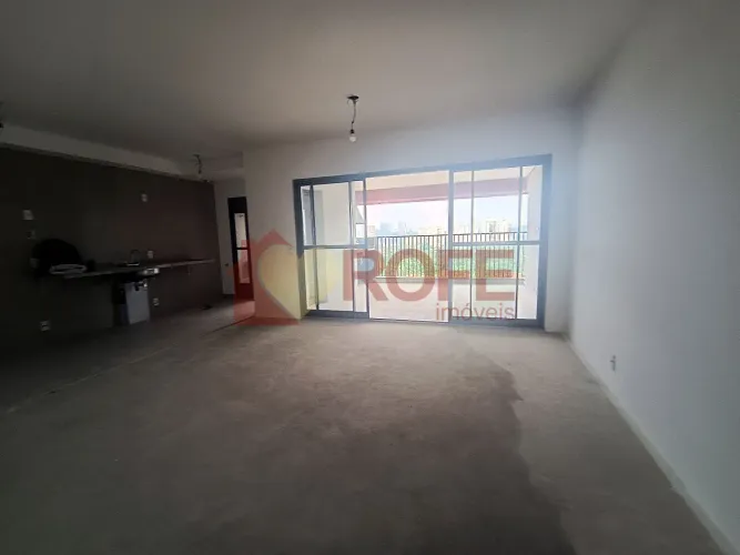 125m² úteis, 3 suítes, melhor vista do condomínio.