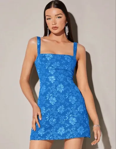 Vestido azul trançado florido