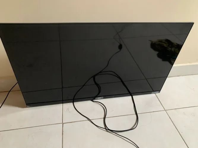 Vendo essa TV smart 32 polegada três meses de uso