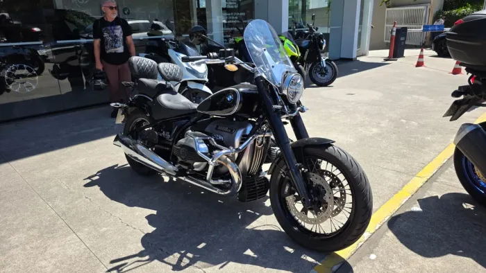 Moto BMW R18 2022/2023 1800cc e 1500km 