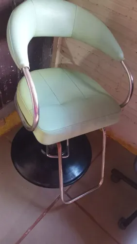 Cadeira simples para barbeiro 