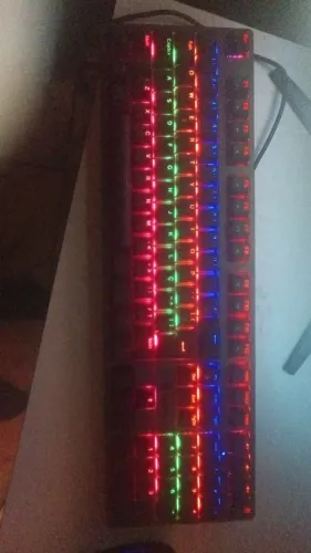 Teclado Mecânico Gamer com Iluminação LED RGB Rainbow Anti-Ghosting ABNT2