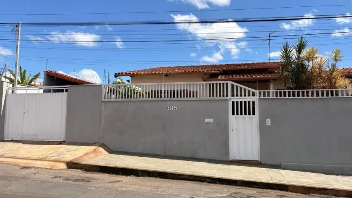 Casa ampla com suíte + área gourmet completa | 330m² de terreno | Nsa Sra do Carmo