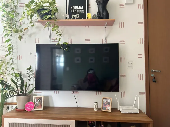 TV 4K Samsung 50" QLed + suporte articulado de parede 