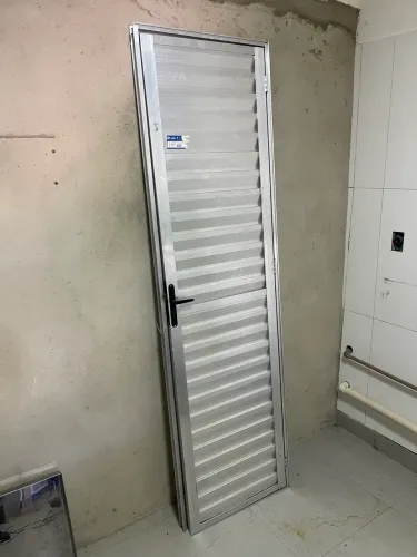 Porta aluminio 0,60x2,10