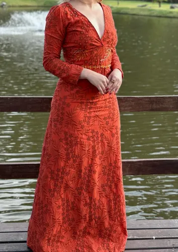 Vestido festa bordado à mão