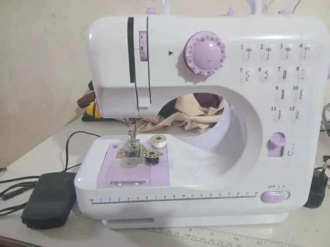 Maquina de costura reta