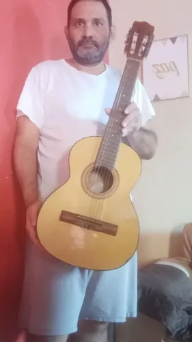 Violão . Por favor leia o anuncio antes de comprar