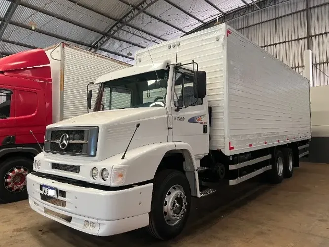 Mercedes-Benz 1620 Baú 1999