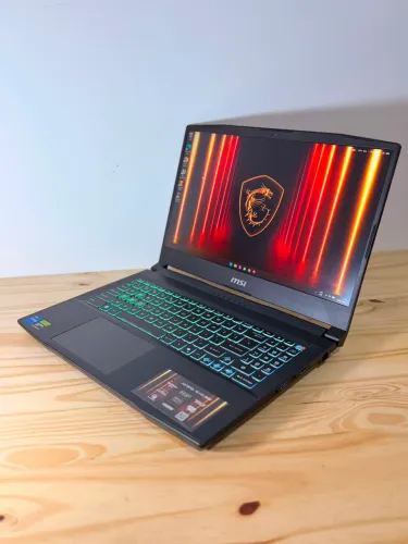 Notebook MSI Katana 15HX - RTX 5070 8GB / Intel Core i7 14ª Geração / Tela QHD 165Hz