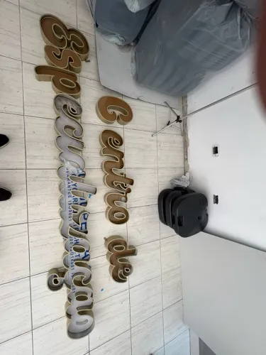 Letras com Iluminação Interna