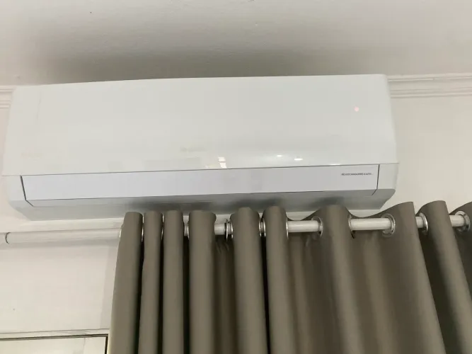 Vende-se ar condicionado GREE inverter 18.000 btus semi novo