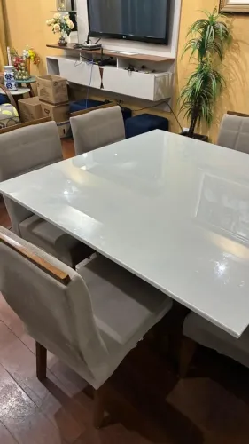 Mesa de jantar vidro off white quadrada com 6 cadeiras estofadas