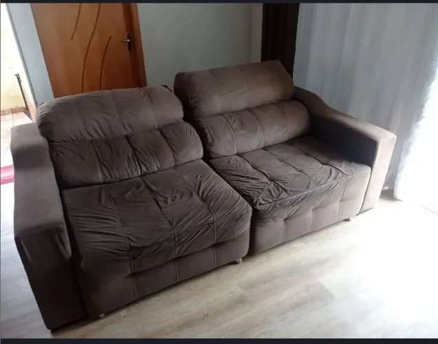 Vendo sofá Retrátil muito conservado, tenho outras foto dele