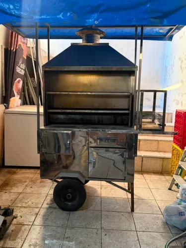 Carrinho de espetinhos