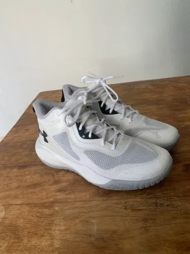 Tênis de Basquete Under Armour