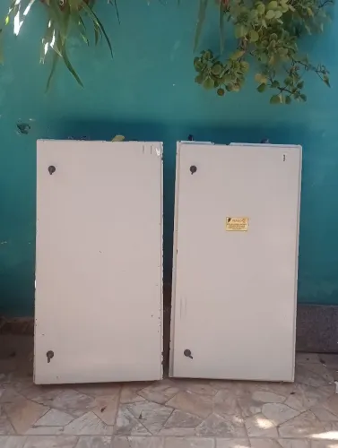 Quadro metálico de energia