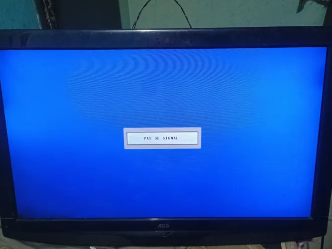 Televisão AOC 32 POLEGADAS - FUNCIONANDO PERFEITAMENTE.