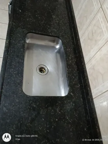 PIA DE GRANITO PRETO COM CUBA INOX ?