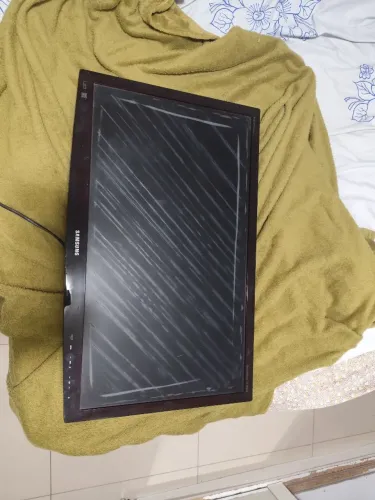 3 Tvs com defeito/porém funcionando