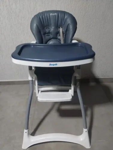 Vendo Cadeira de Alimentação e Berço com Colchãoo