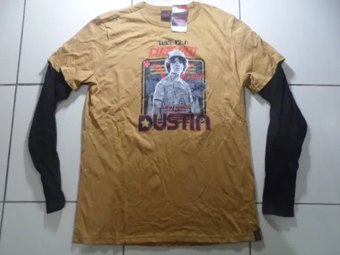 Camisa Stranger Things marca Malwee tamanho 18 nova com etiquetas