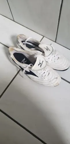 Chuteira mizuno morelli número 40