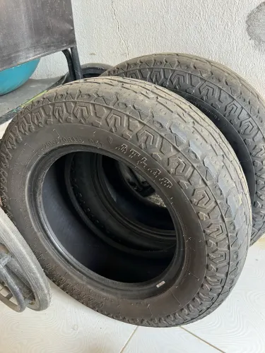 Pneus 205/70 R16 