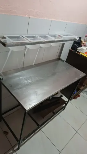 Mesa codimentadora 