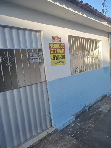 Casa com três quartos, garagem em rua Principal no Clima Bom