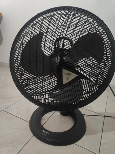 Ventilador de Pé Arno