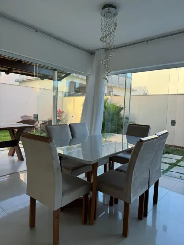 Mesa com 6 cadeiras pouco usado