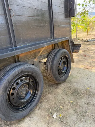 Vendo excelente oportunidade reboque .